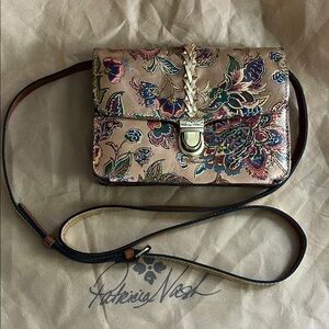 Patricia Nash Lanza In French Tapestry Crossbody